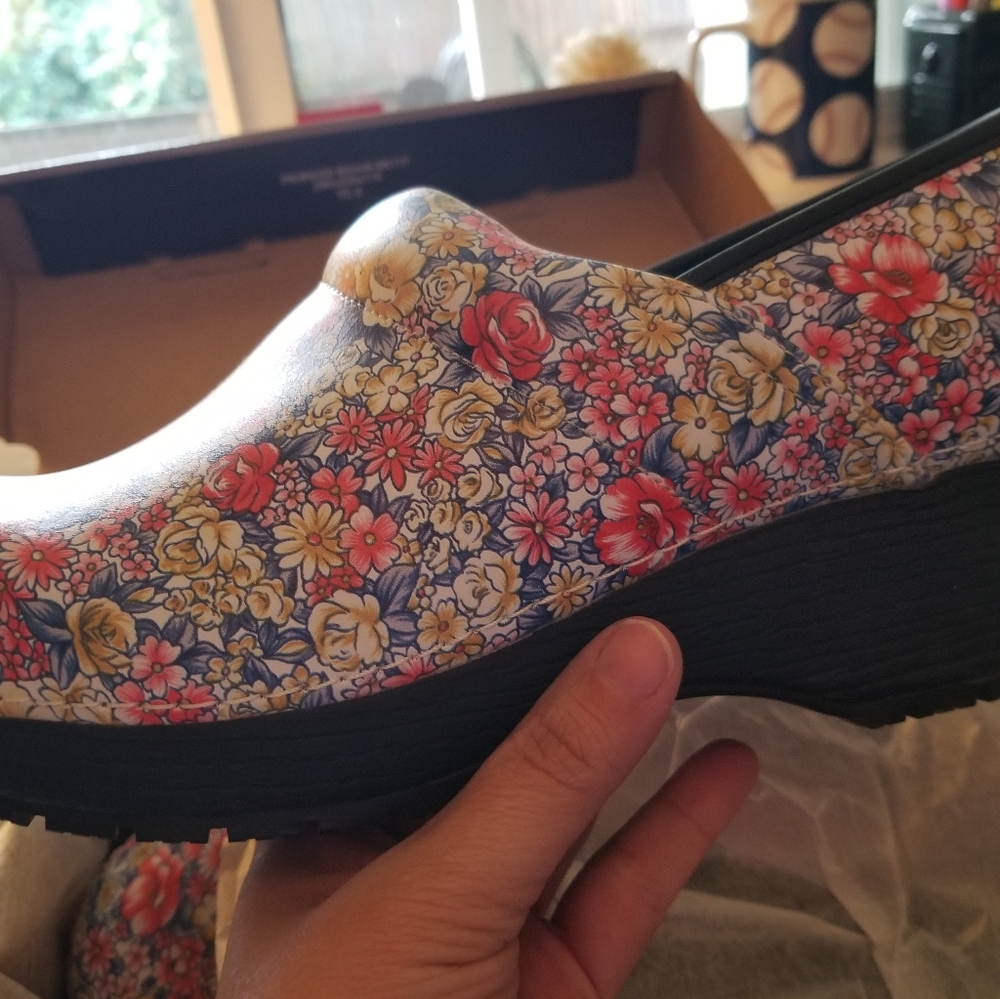 Skechers slip resistant shoes